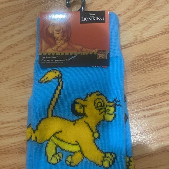Disney Simba & Pumba Crew Socks - Picture 6 of 6